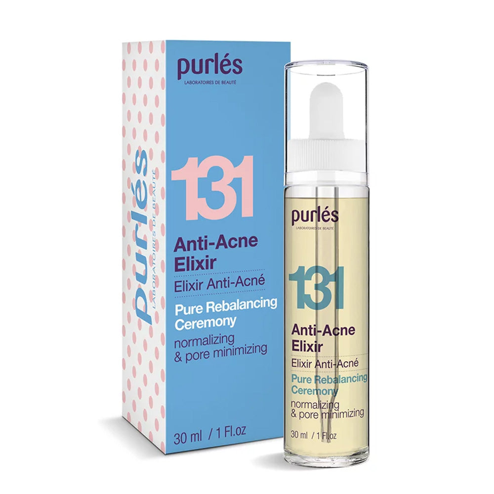Eine hohe, schlanke Pumpflasche mit dem Purlés Pure Rebalancing Ceremony 131 Anti-Acne Elixir neben der rechteckigen Produktverpackung; auf beiden ist die Zahl 131 sowie der Hinweis für fettige Haut zu sehen.