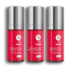 Drei Flaschen NEAUVIA NLINE Rebalancing Make Up - Light, Medium und Dark - sind nebeneinander in einer rot-silbernen Verpackung ausgestellt.
