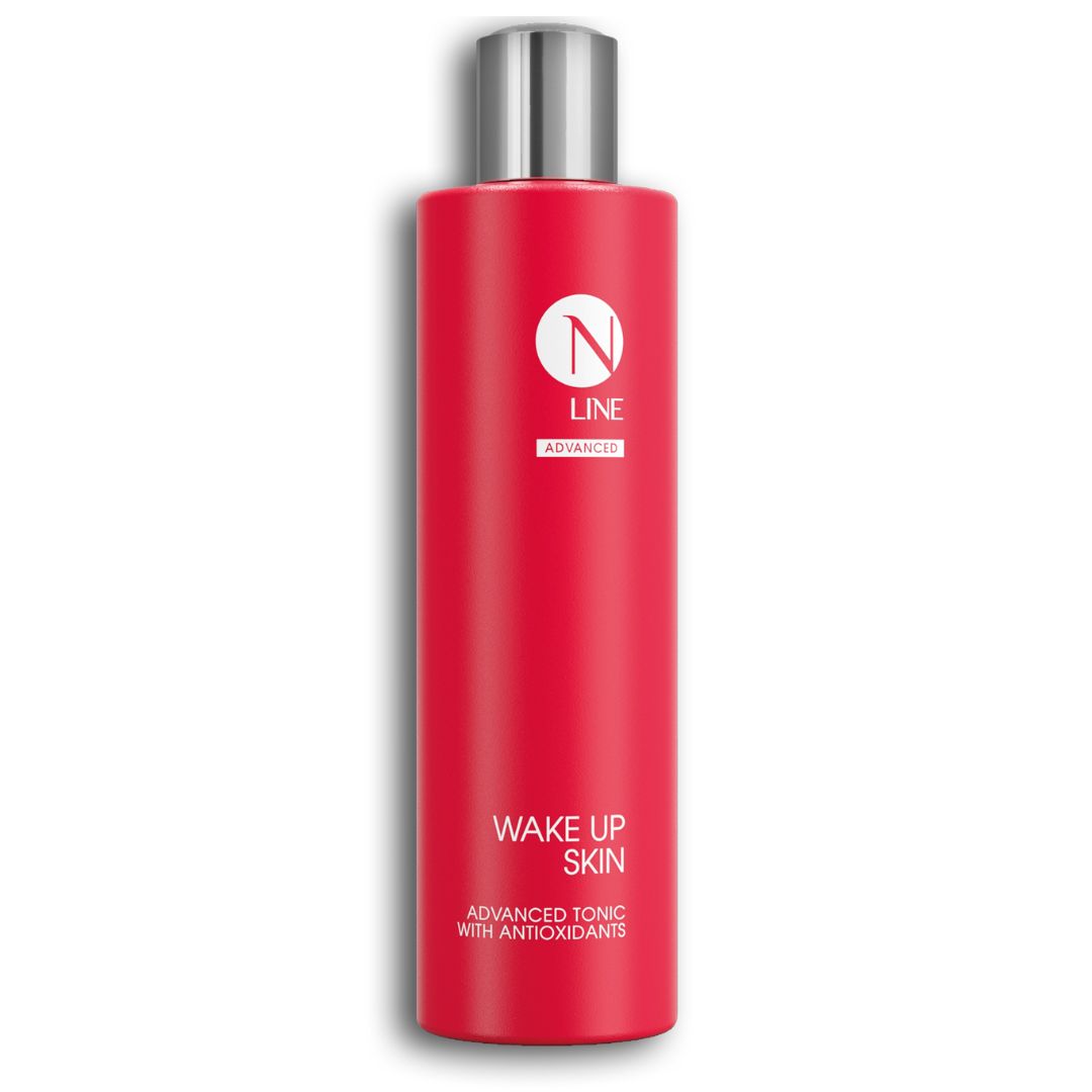 Eine hohe, zylindrische rote Flasche mit einer silbernen Kappe mit der Aufschrift NEAUVIA NLINE Wake Up Skin. Der Text auf der Flasche lautet Wake Up Skin, Advanced Tonic mit Antioxidantien.