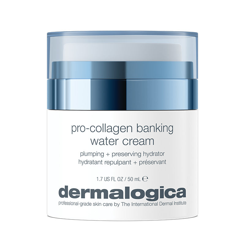 Der weiß-blaue 50-ml-Tiegel der dermalogica Pro-Collagen Banking Cream hat einen durchsichtigen Deckel und ein schlankes, modernes Design. Er ist als aufpolsternde und konservierende Feuchtigkeitspflege von dermalogica gekennzeichnet.