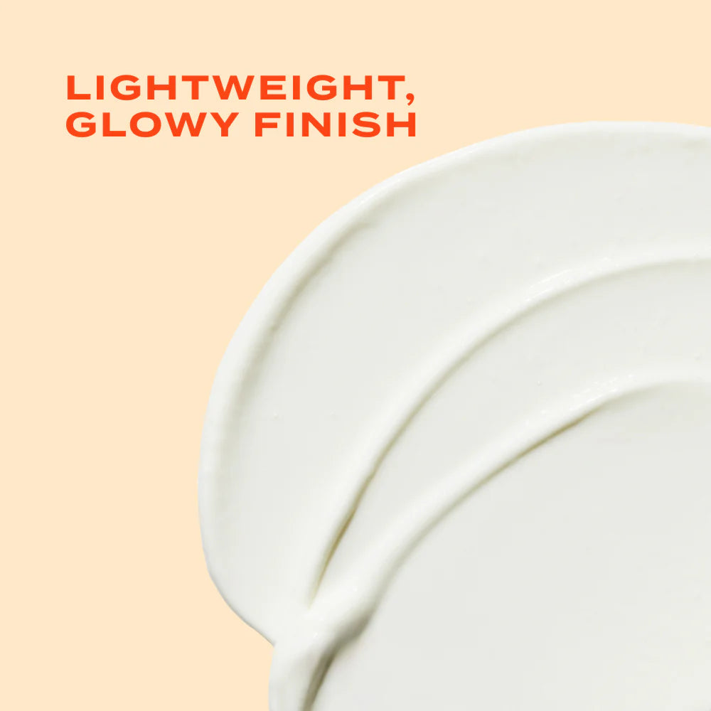 Ein Klecks Murad E-SHIELD – SUPERACTIVE MOISTURIZER SPF BRIGHTENING vor einem pfirsichfarbenen Hintergrund, darüber der Text LIGHTWEIGHT, GLOWY FINISH.