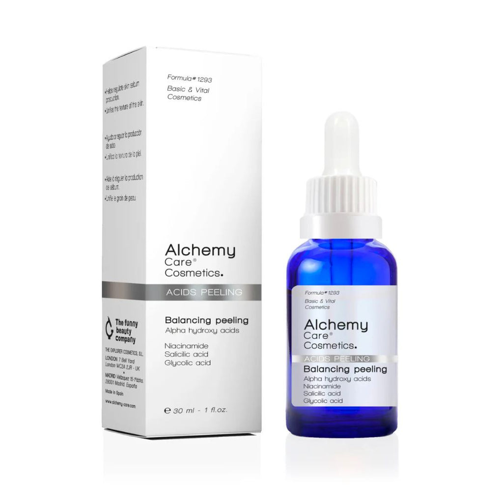 Die blaue Tropfflasche von Alchemy Care Cosmetics' Alchemy - Balancing Peeling steht neben der weißen Schachtel und hebt Inhaltsstoffe wie Niacinamid, Salicylsäure und Glykolsäure hervor.