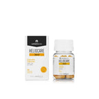 Eine Schachtel und eine durchsichtige Plastikflasche mit HELIOCARE® 360°-Kapseln, beide mit Produktinformationen zum oralen Sonnenschutz beschriftet.